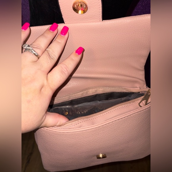 Blush Pink Crossbody Bag Gold Logo  Flap NWT Boutique Style - Picture 5 of 8